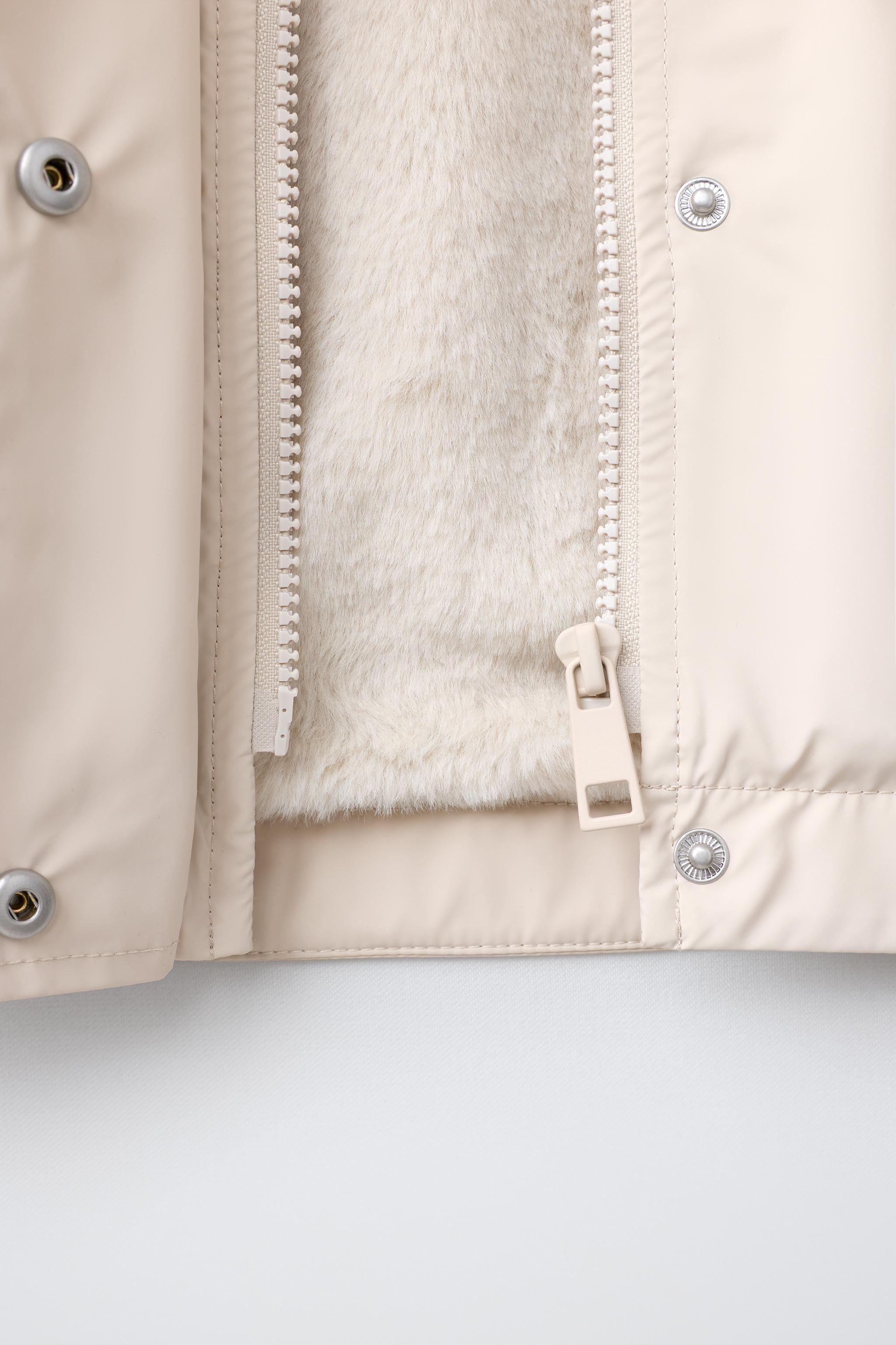 WATER-RESISTANT RUBBERIZED RAINCOAT